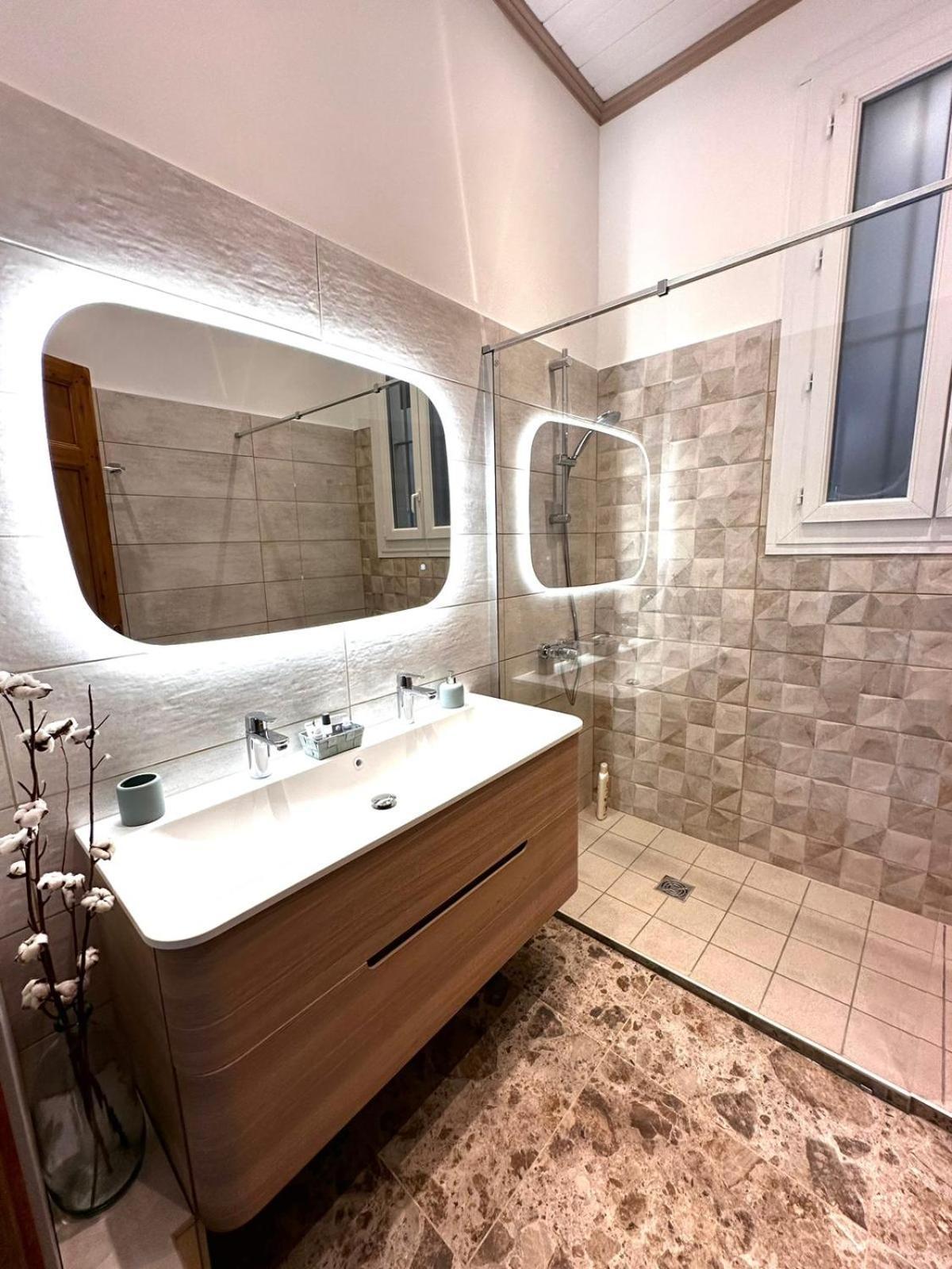 Appartement 4 A 8 Personnes, Spacieux De Standing Classe 4 Etoiles Nîmes Esterno foto